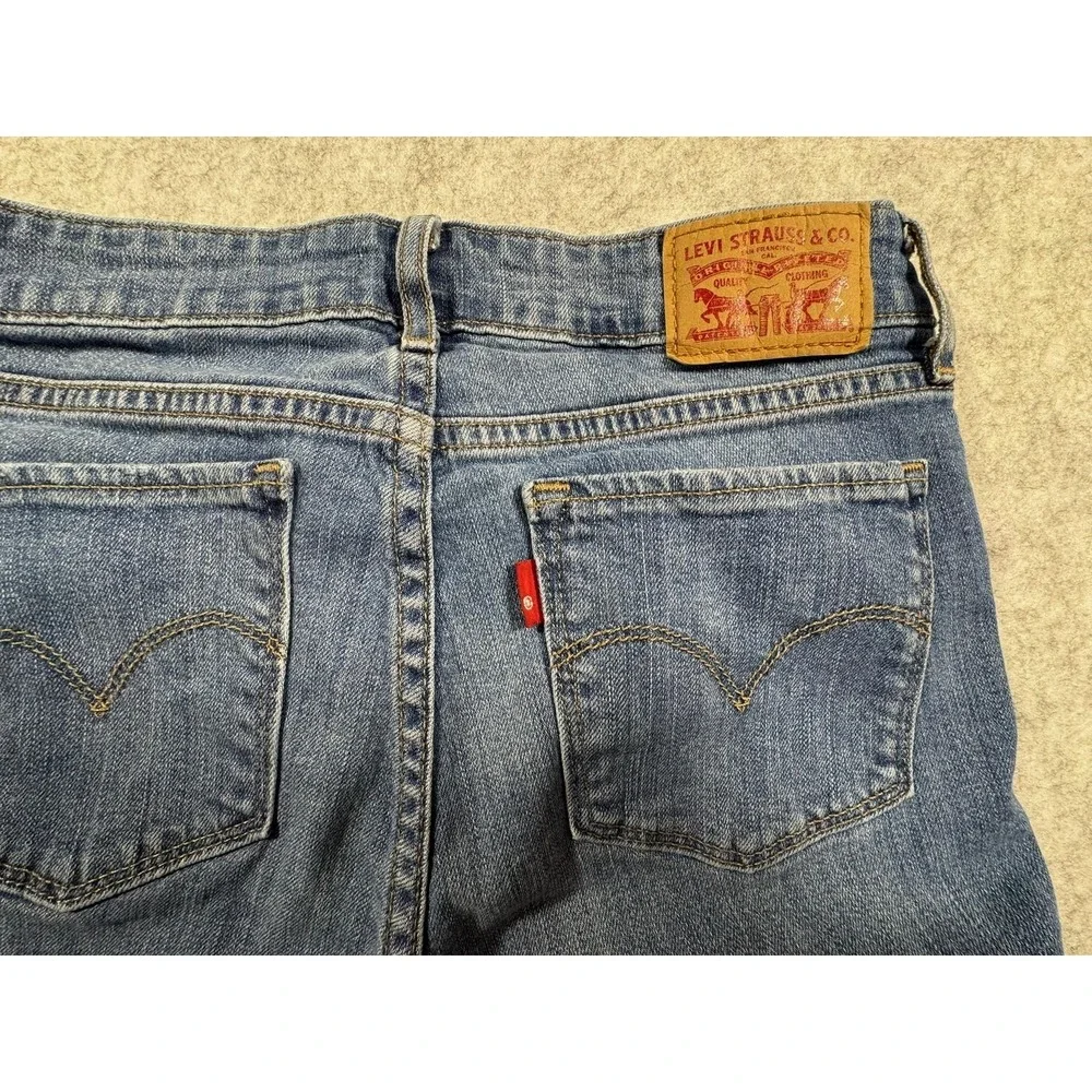 Levis levi 711